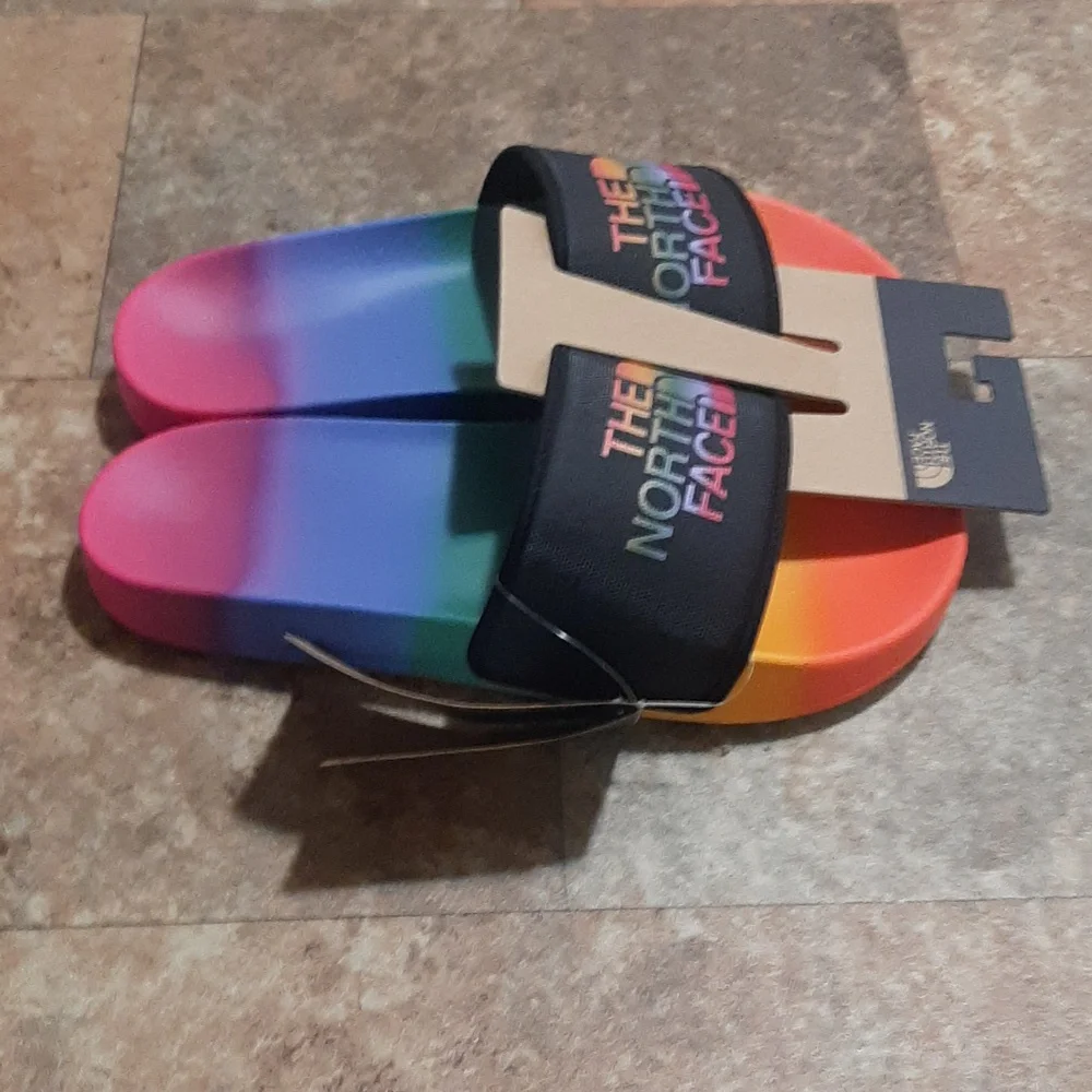 New. The North Face Basecamp III Pride Slides. Size 8. - Picture 4 of 6
